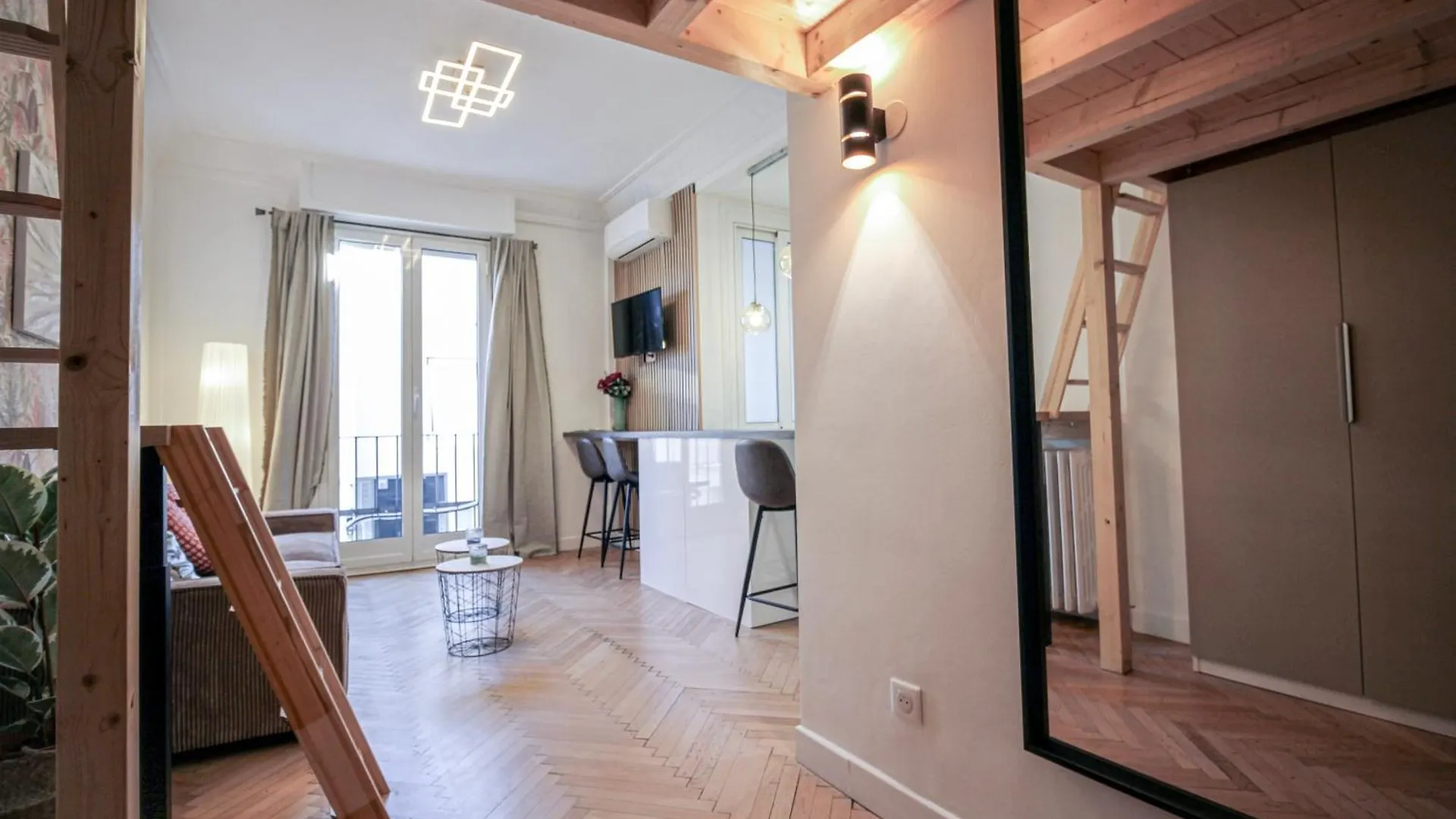 Clemenceau 2 Studio Confortable Clim Et Dressing Proche Gare Nice Daire