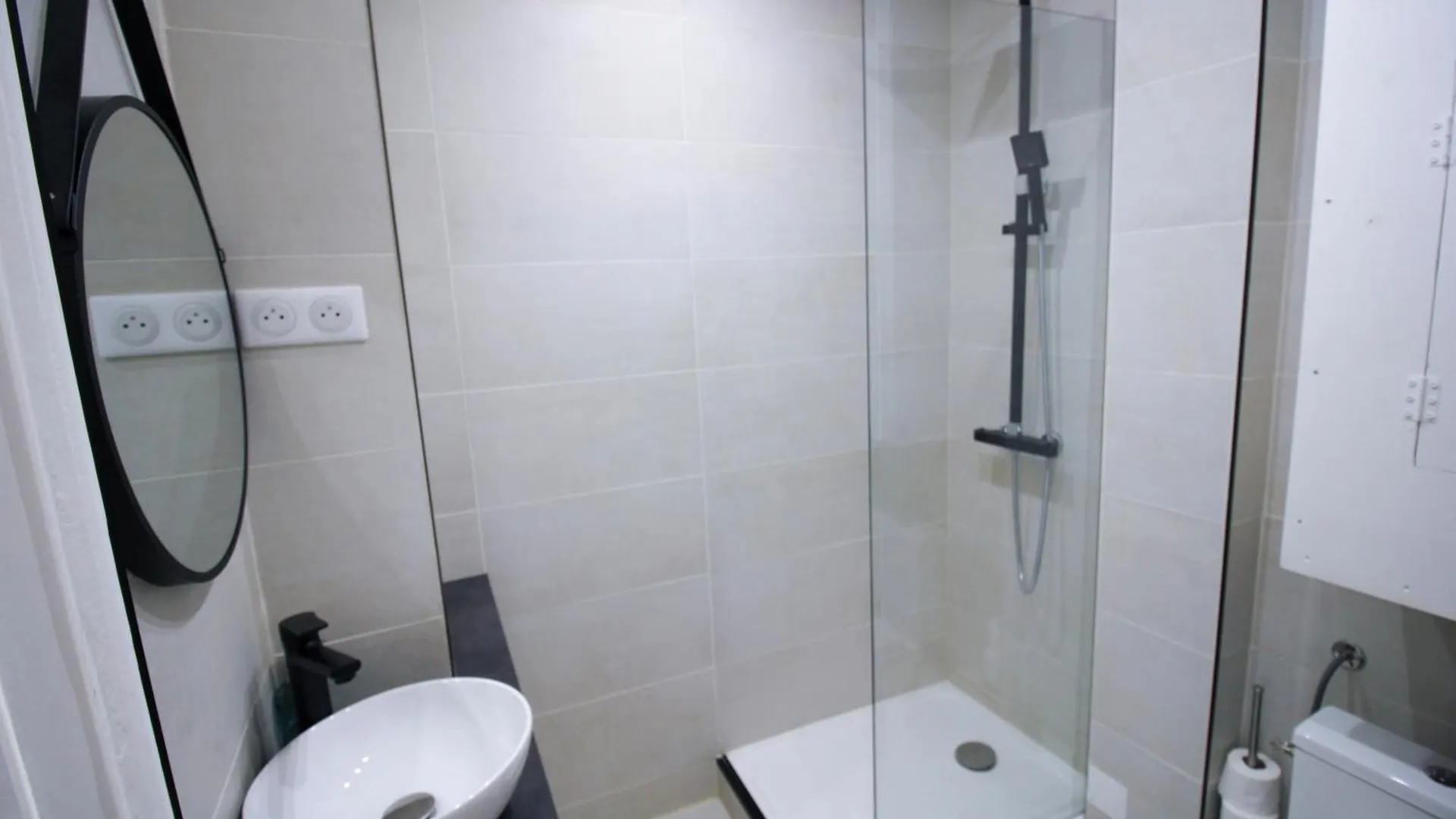 Clemenceau 2 Studio Confortable Clim Et Dressing Proche Gare Nice 0*,  France